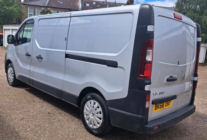VAUXHALL VIVARO