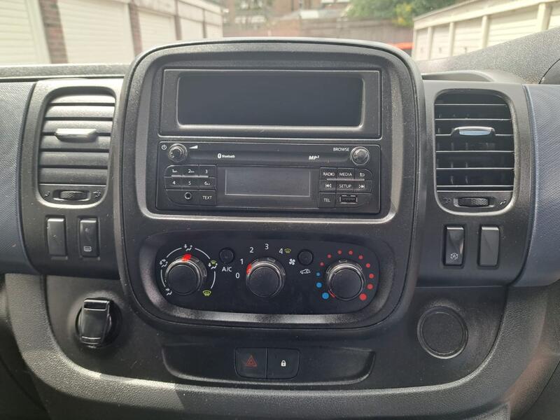 VAUXHALL VIVARO