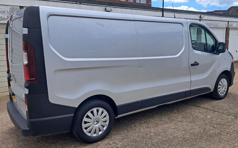 VAUXHALL VIVARO
