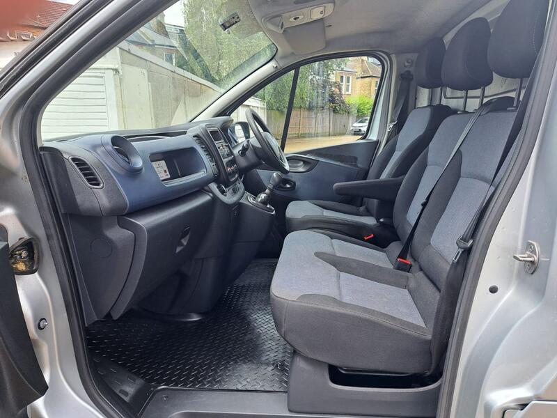 VAUXHALL VIVARO