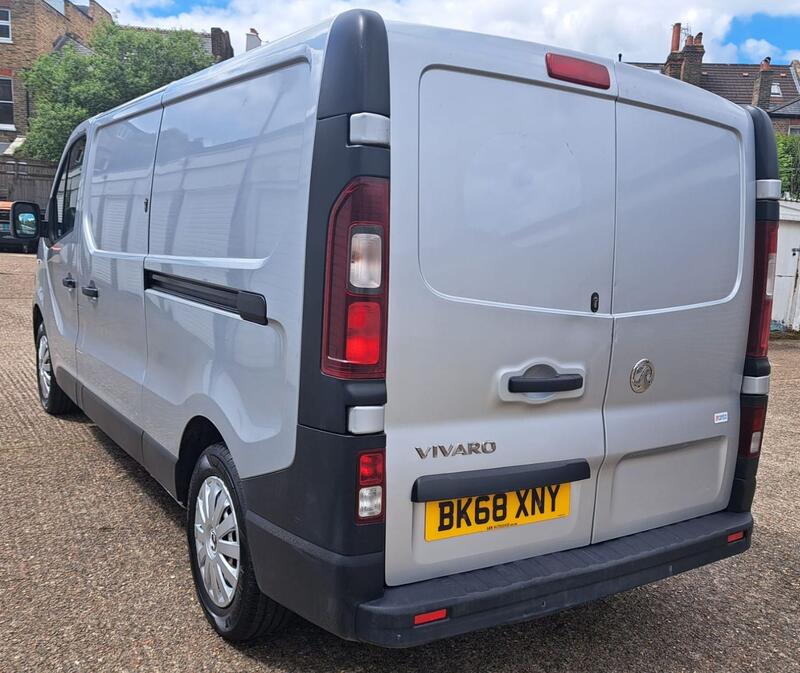 VAUXHALL VIVARO
