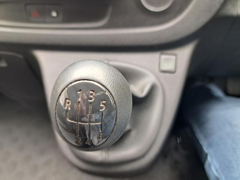 VAUXHALL VIVARO