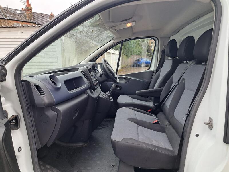 VAUXHALL VIVARO