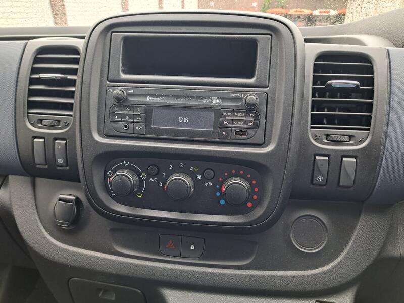 VAUXHALL VIVARO