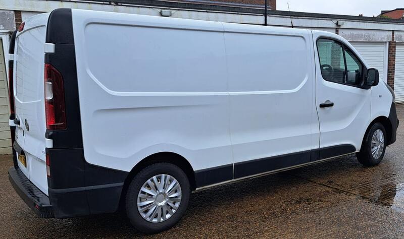VAUXHALL VIVARO