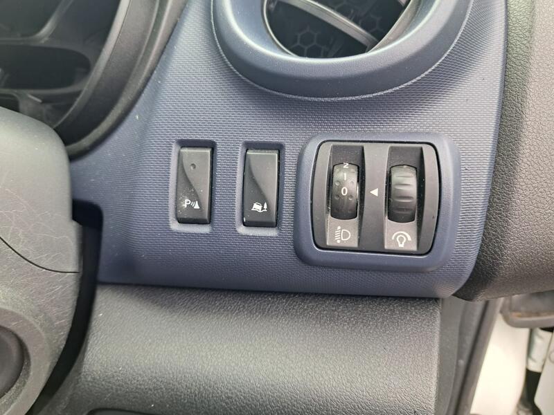 VAUXHALL VIVARO