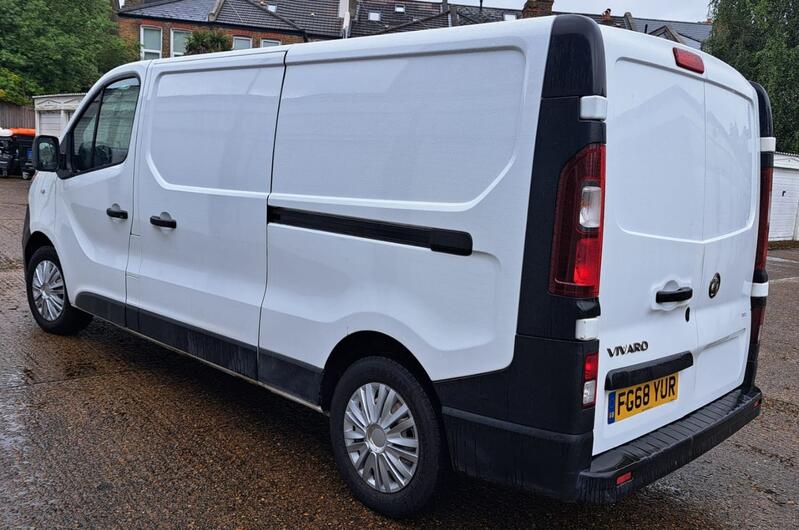 VAUXHALL VIVARO