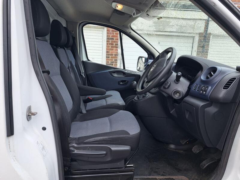 VAUXHALL VIVARO