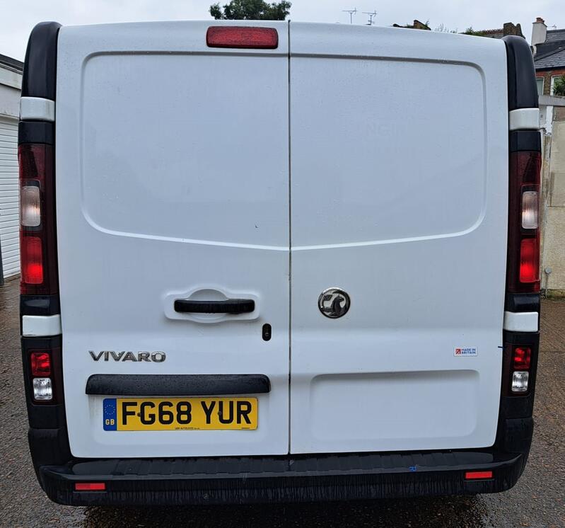 VAUXHALL VIVARO
