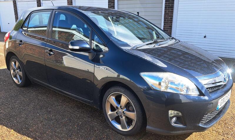 TOYOTA AURIS