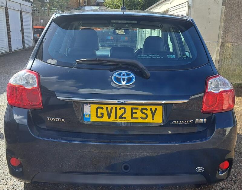 TOYOTA AURIS