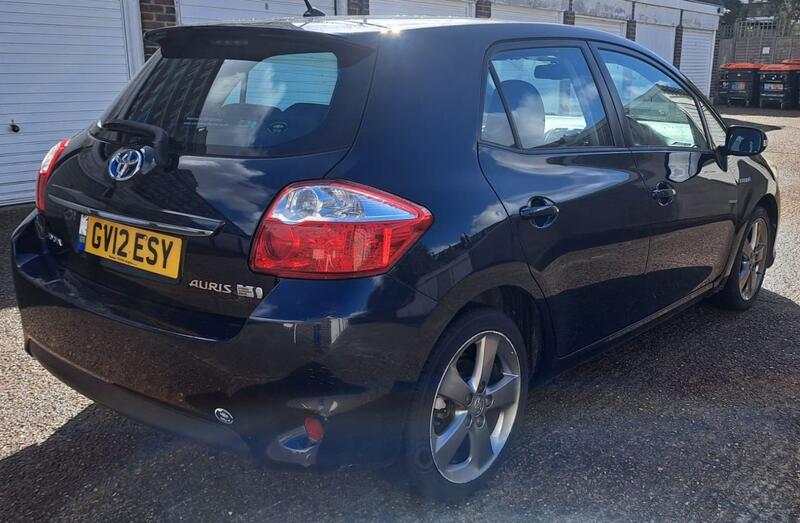 TOYOTA AURIS