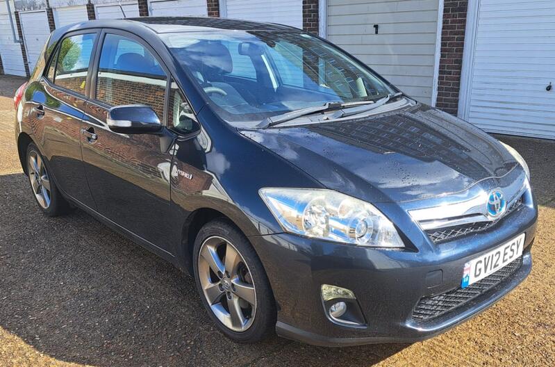 TOYOTA AURIS