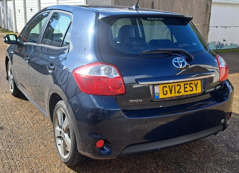 TOYOTA AURIS