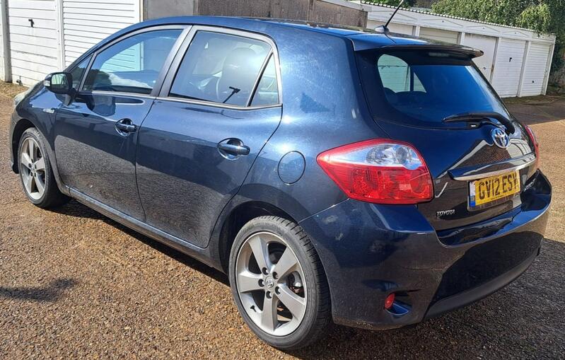 TOYOTA AURIS