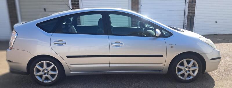 TOYOTA PRIUS