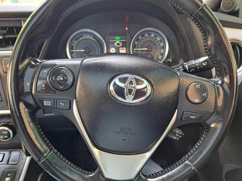 TOYOTA AURIS