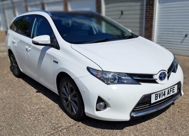View TOYOTA AURIS 1.8 VVT-h Excel