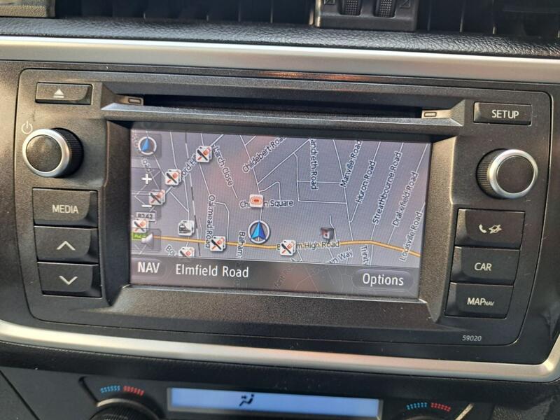 TOYOTA AURIS