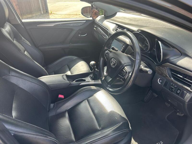 TOYOTA AVENSIS
