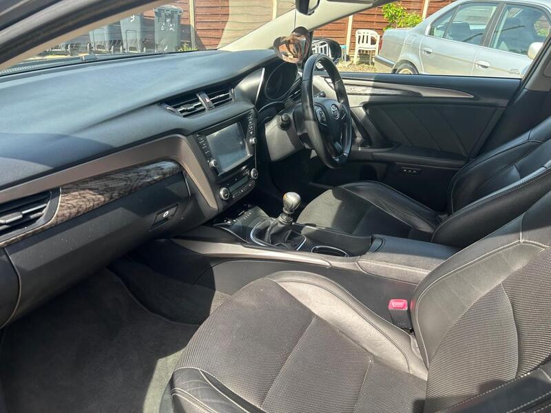 TOYOTA AVENSIS