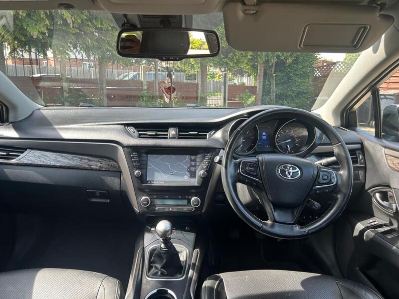 TOYOTA AVENSIS